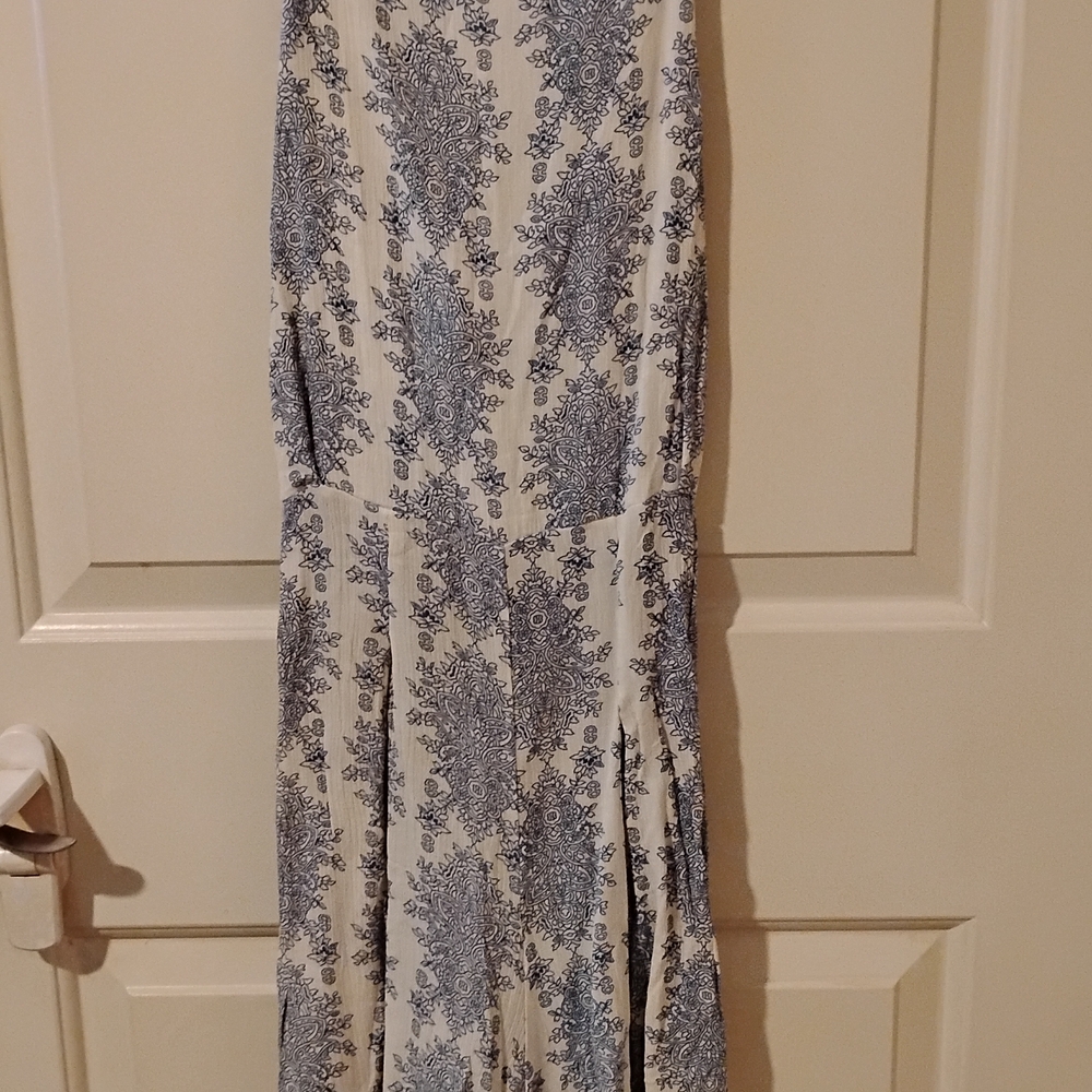 Elegant Blue and White Patterned Skirt
